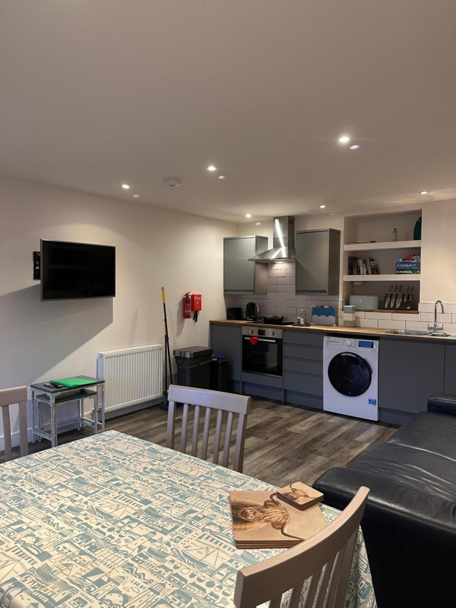Skyelander Apartments Портрі Екстер'єр фото