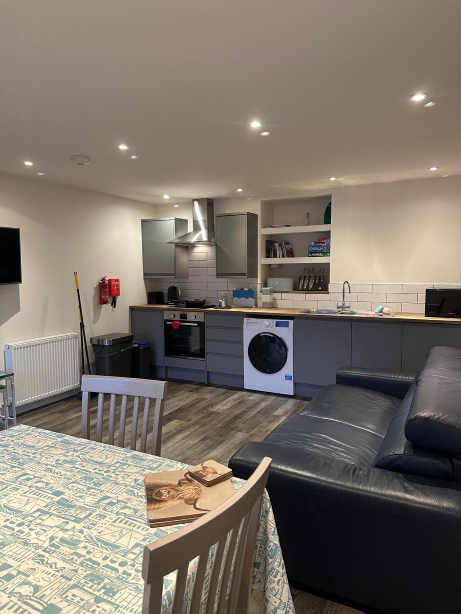 Skyelander Apartments Портрі Екстер'єр фото