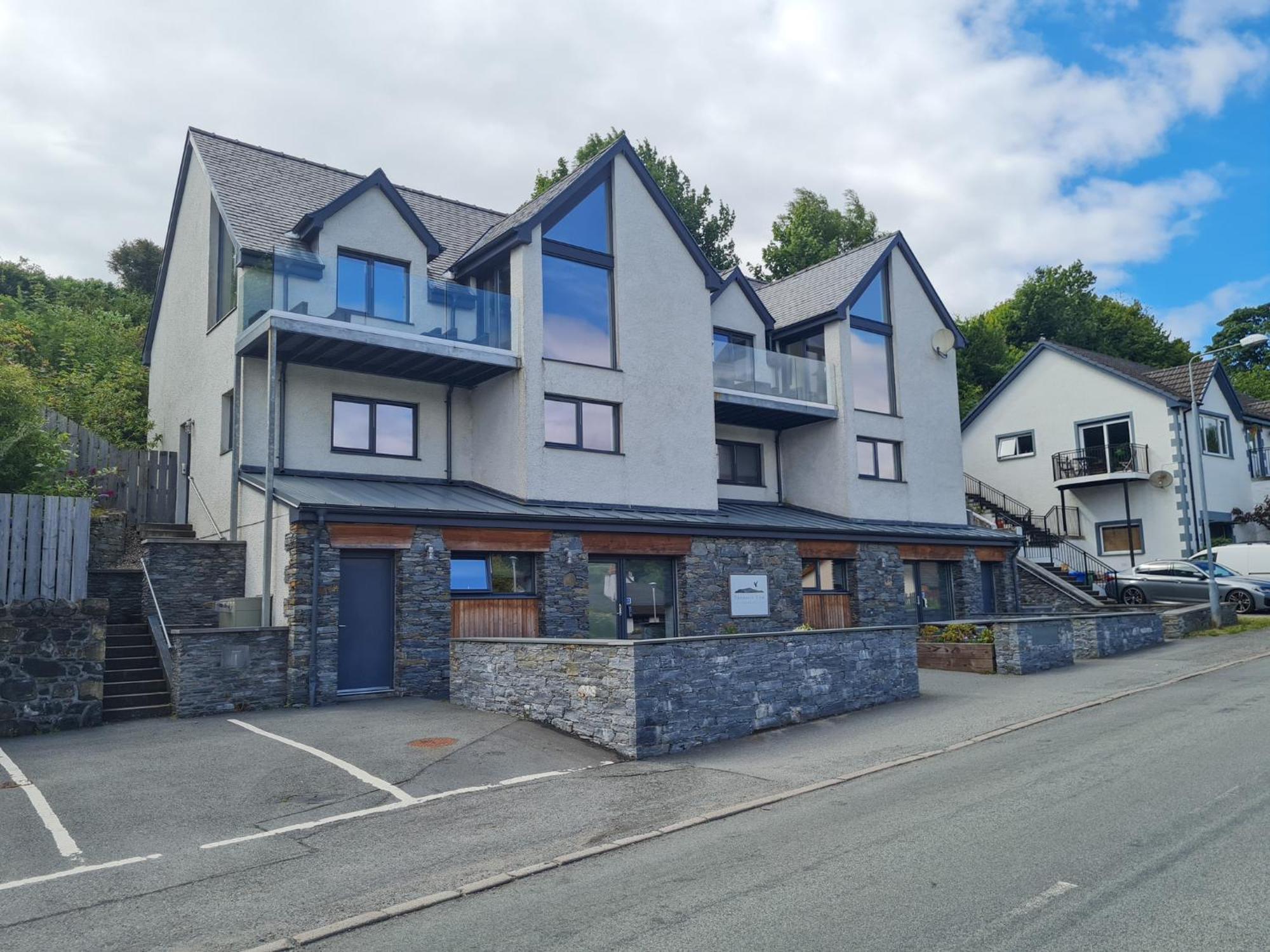 Skyelander Apartments Портрі Екстер'єр фото
