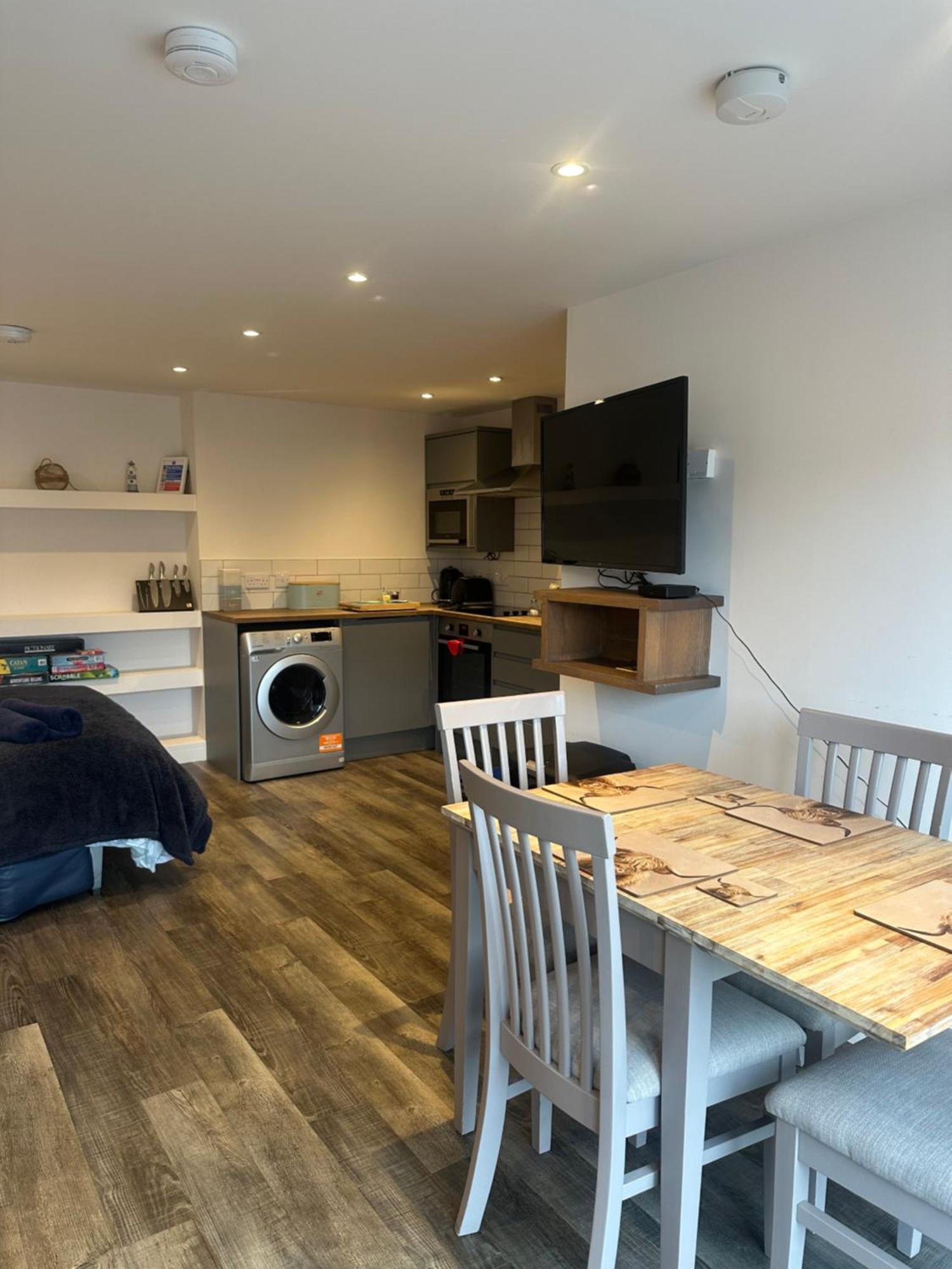 Skyelander Apartments Портрі Екстер'єр фото